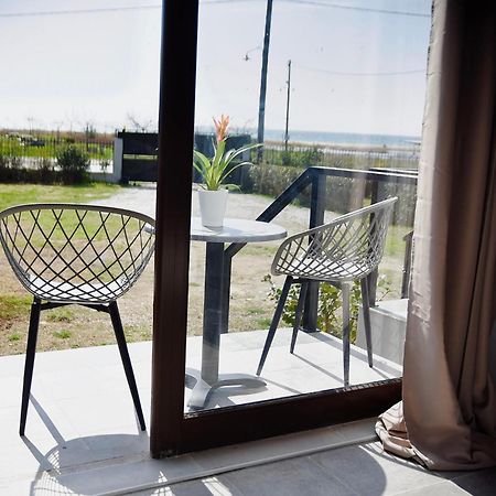 Room Nine 9 Beachfront Apartments Nea Kallikrateia Eksteriør bilde