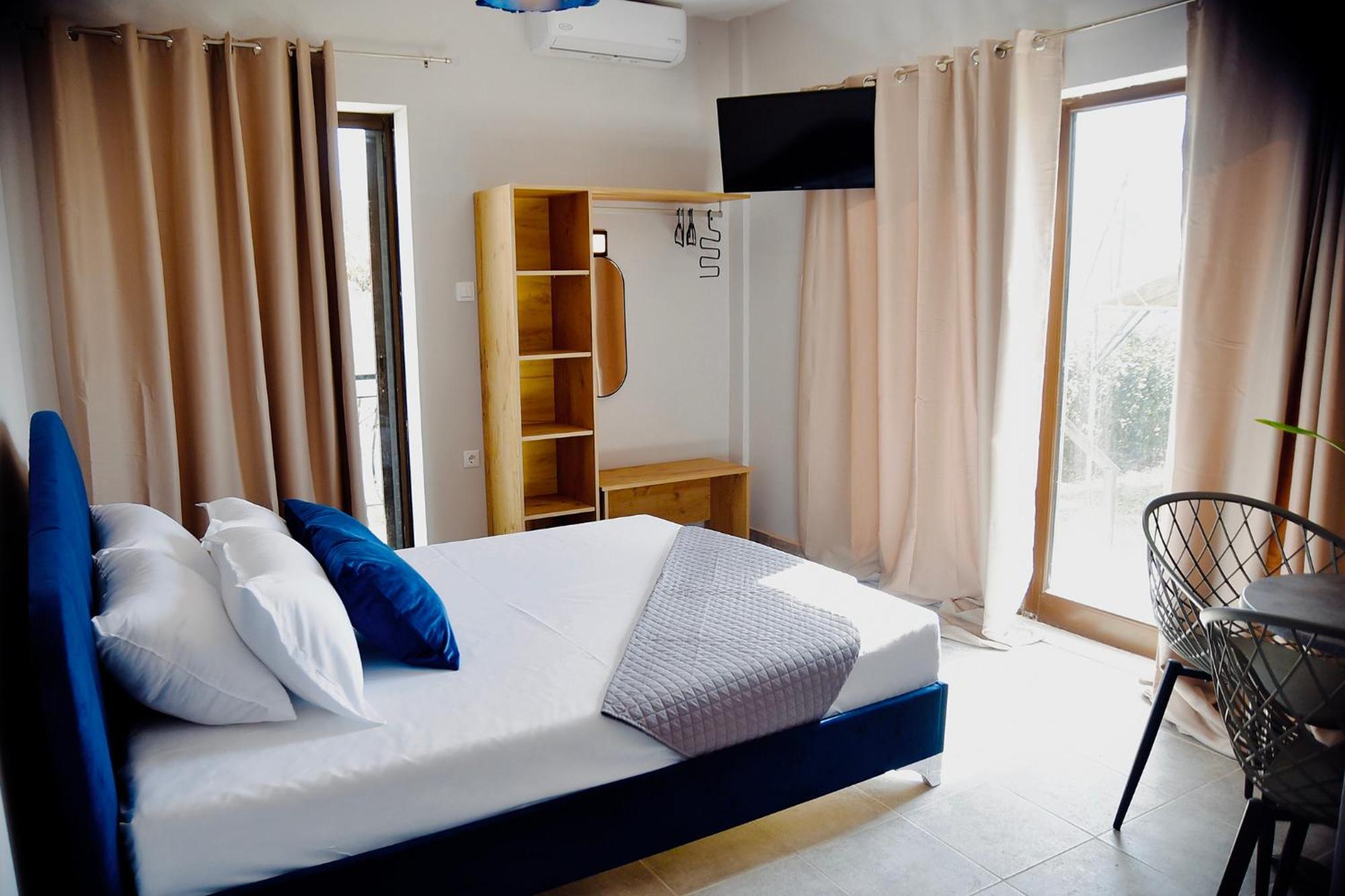 Room Nine 9 Beachfront Apartments Nea Kallikrateia Eksteriør bilde