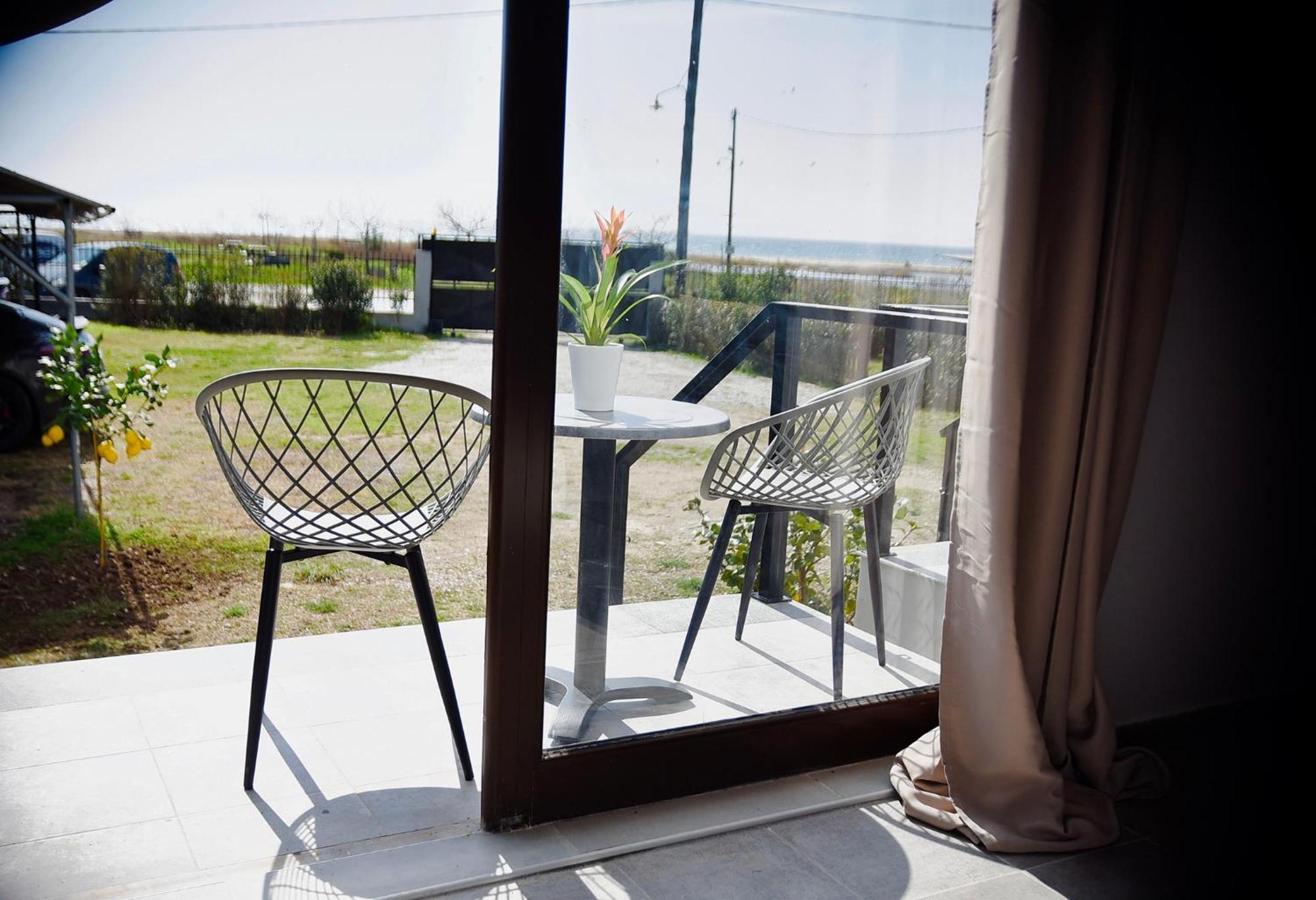 Room Nine 9 Beachfront Apartments Nea Kallikrateia Eksteriør bilde
