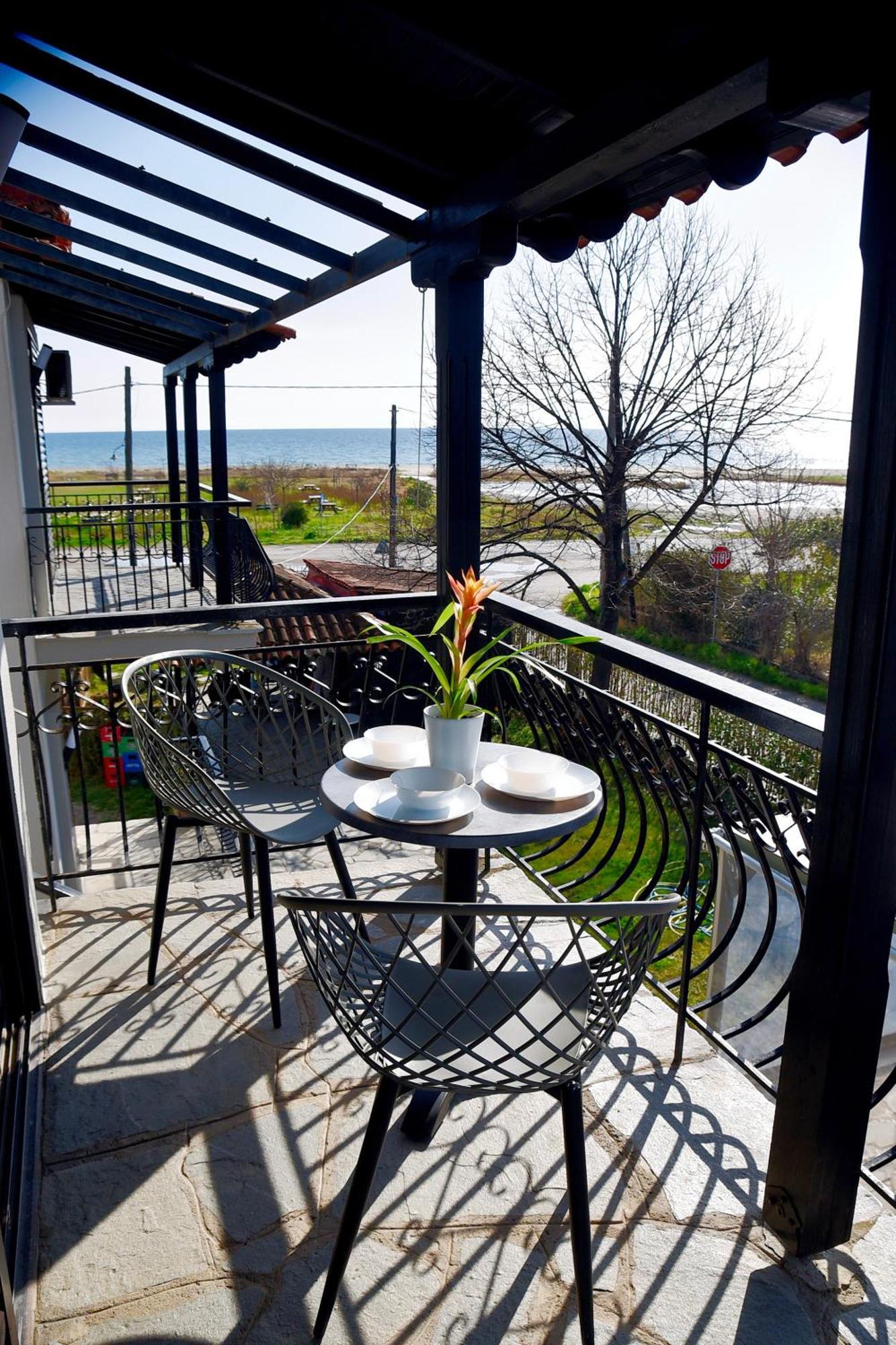 Room Nine 9 Beachfront Apartments Nea Kallikrateia Eksteriør bilde