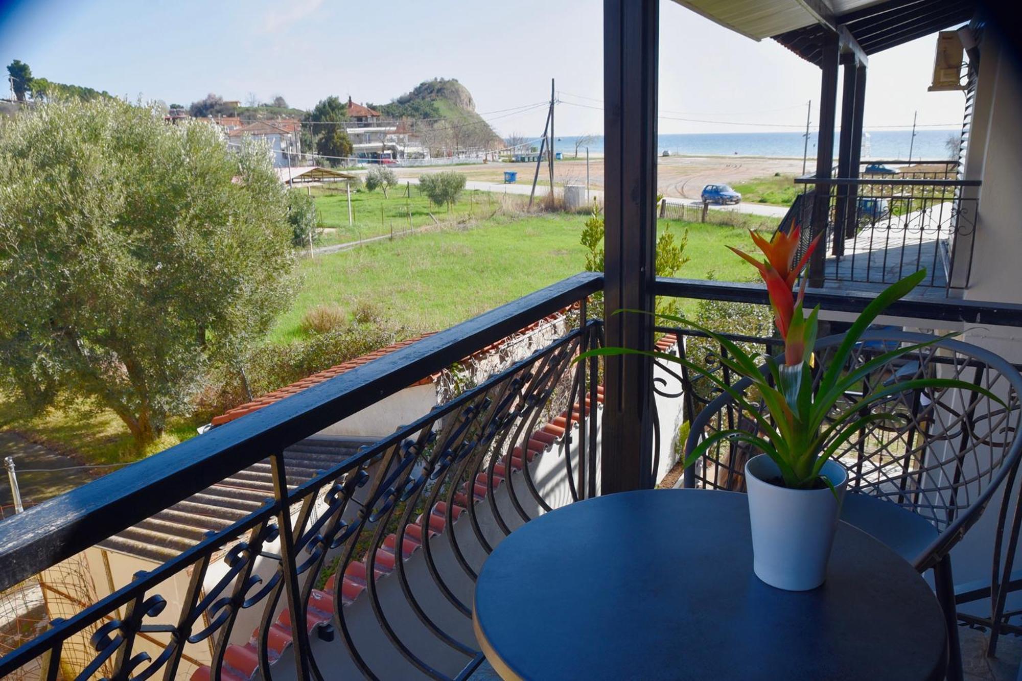 Room Nine 9 Beachfront Apartments Nea Kallikrateia Eksteriør bilde