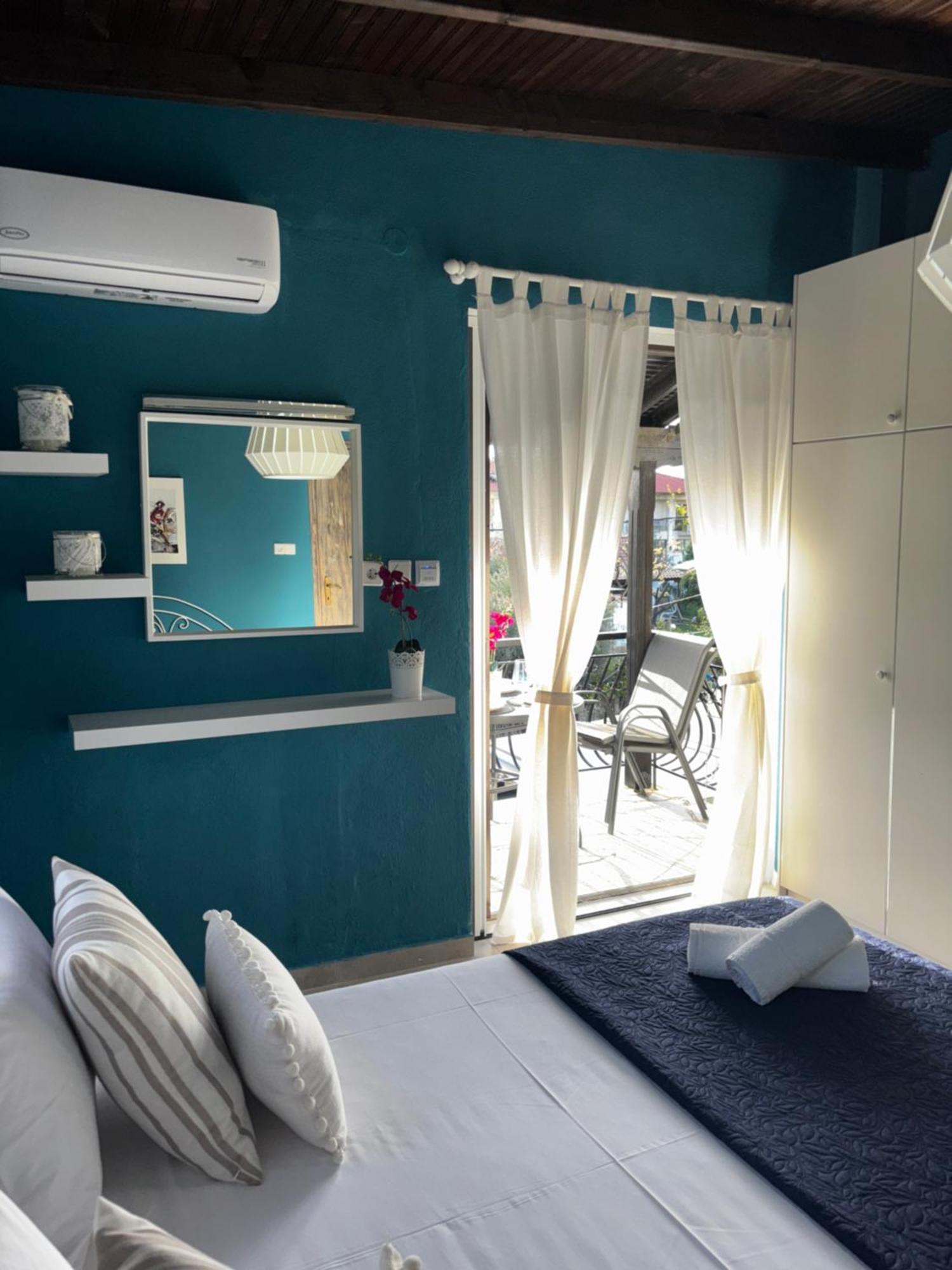 Room Nine 9 Beachfront Apartments Nea Kallikrateia Eksteriør bilde